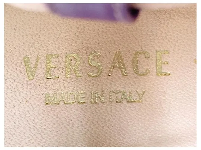 Tacones altos de cuña en lila metalizado de Versace Púrpura Metálico 